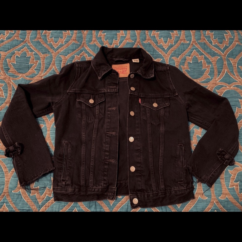 Levi’s black Jean jacket